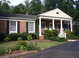 208 Arrowhead Trl, Martinsville, VA 24112