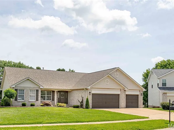 4419 Kerth Manor Dr, Saint Louis, MO 63128