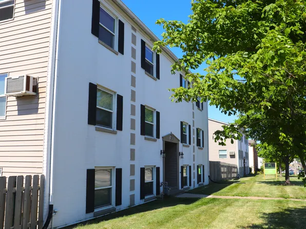 2055 Blairs Ferry Rd NE #E5, Cedar Rapids, IA 52402