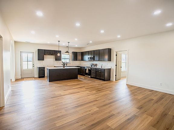 5th image of 155 Mitchell St