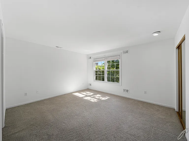 764 Charles Ct — Photo 17