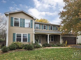 117 S Stauffer Dr, Naperville, IL 60540