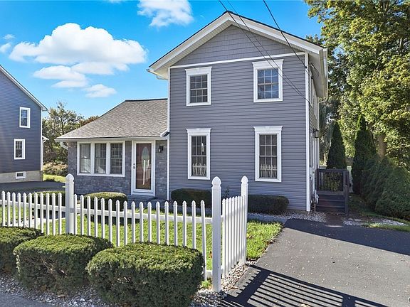 3rd image of 293 Rochester St