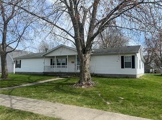 208 N Oak St, Assumption, IL 62510