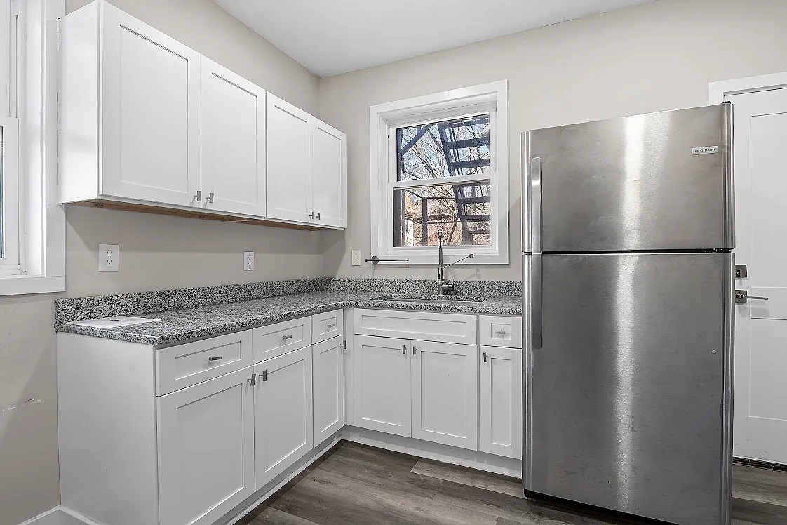 2 bed, 900 sqft, $1,300 — Photo 2