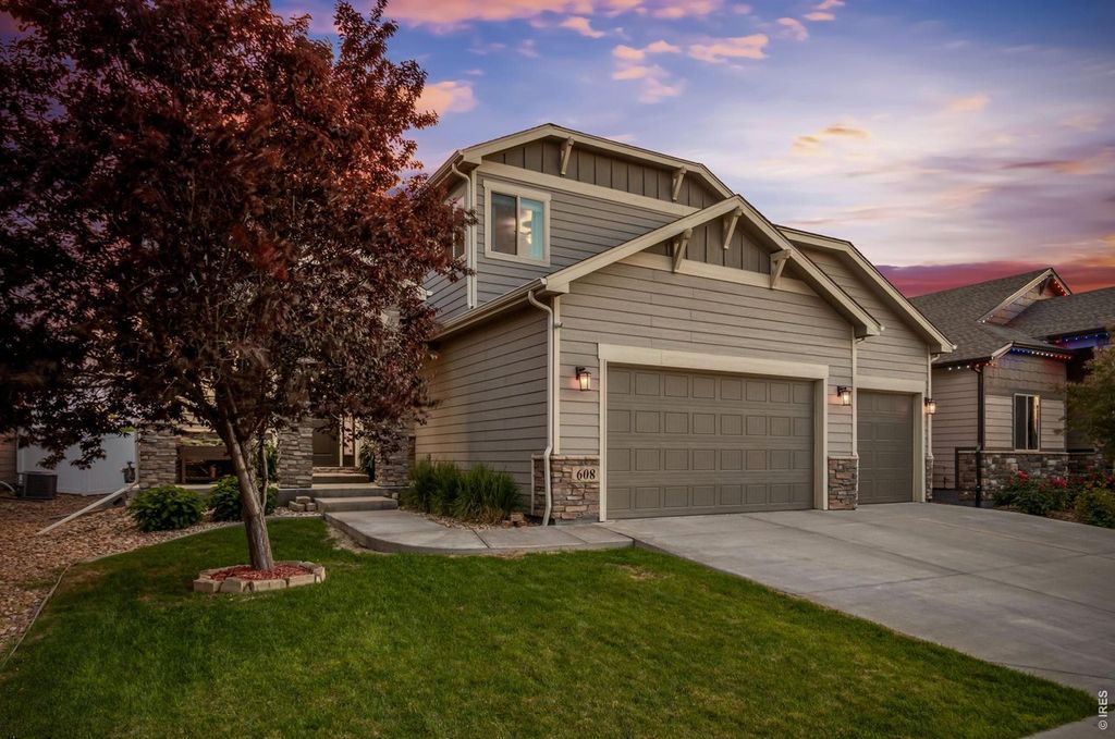 608 Vermilion Peak Dr