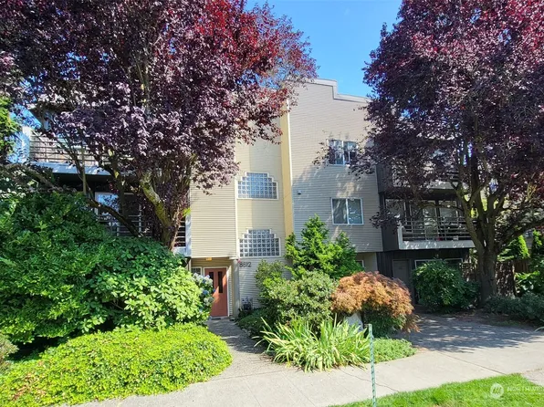 8812 Stone Avenue N #203, Seattle, WA 98103