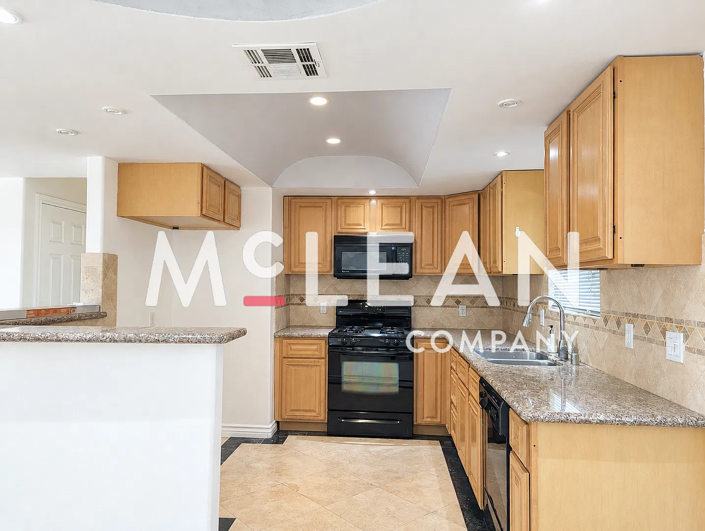 3 Bed & 2 Bath Home with Private Pool & Spa — Photo 2