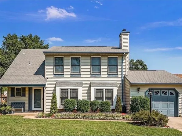 900 Shady Hollow Ln, Virginia Beach, VA 23452