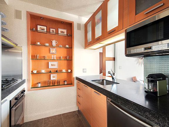 4th image of 408 E 79th St APT 5B