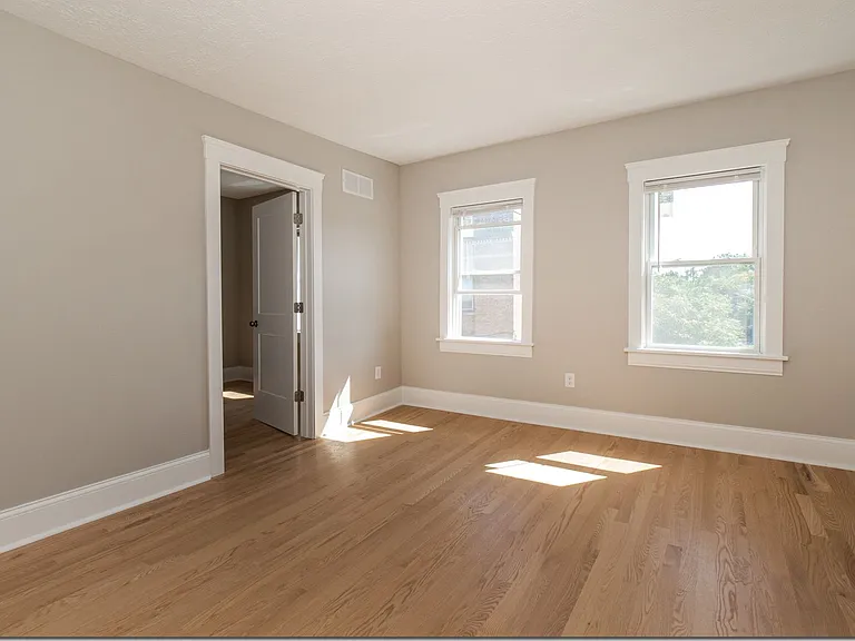 1406 W 75th St — Photo 11