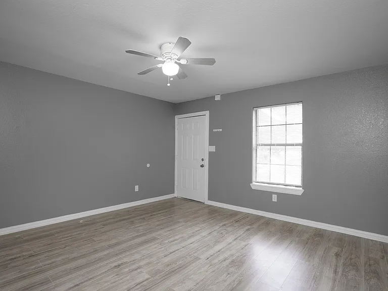 1918 Angus St S #3 — Photo 12