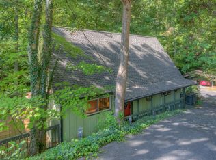 1051 Wiley Oakley Dr, Gatlinburg, TN 37738