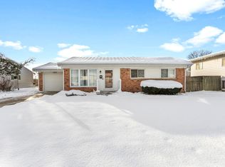 5202 Greenleaf Ln, South Bend, IN 46619