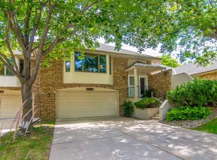 2214 Ferris Ln, Saint Paul, MN 55113
