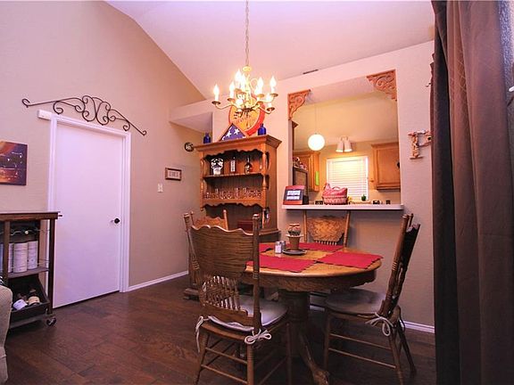 5th image of 1403 Chinaberry Dr