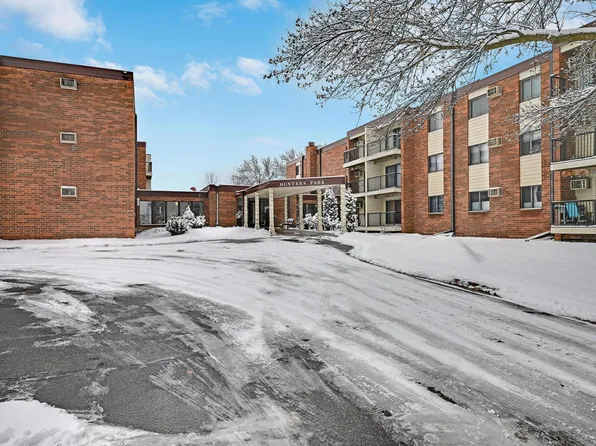 4 Pine Tree Dr APT 110, Arden Hills, MN 55112