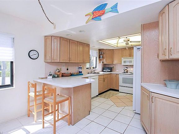 5th image of 1919 Olde Middle Gulf Dr Unit 203