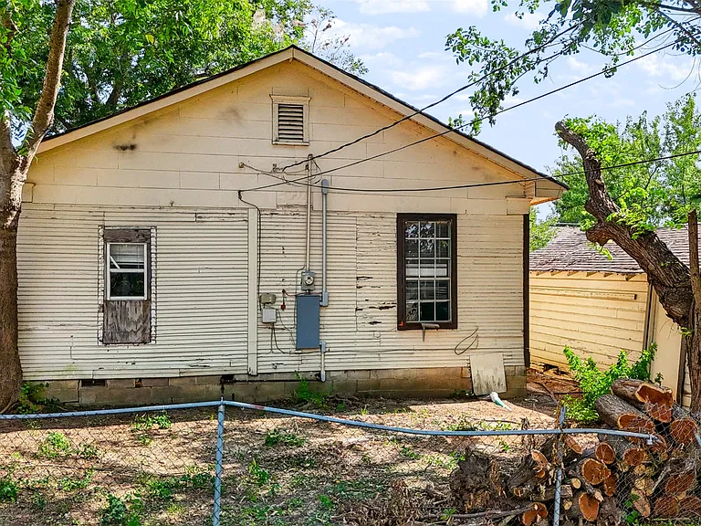 928 E Corona St — Photo 41