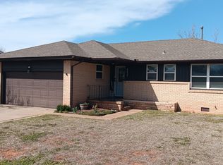 2633 Manchester Dr, The Village, OK 73120
