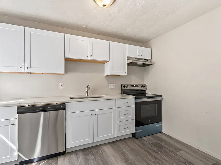 Towne Apartments — Photo 6