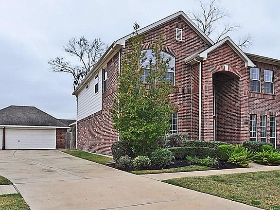 THREE CAR GARAGE!