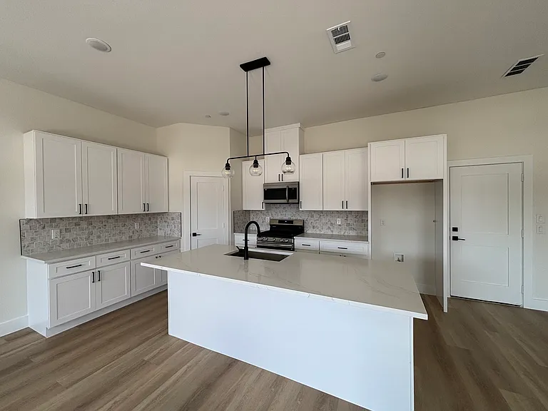 4444 Fatima Dr — Photo 4