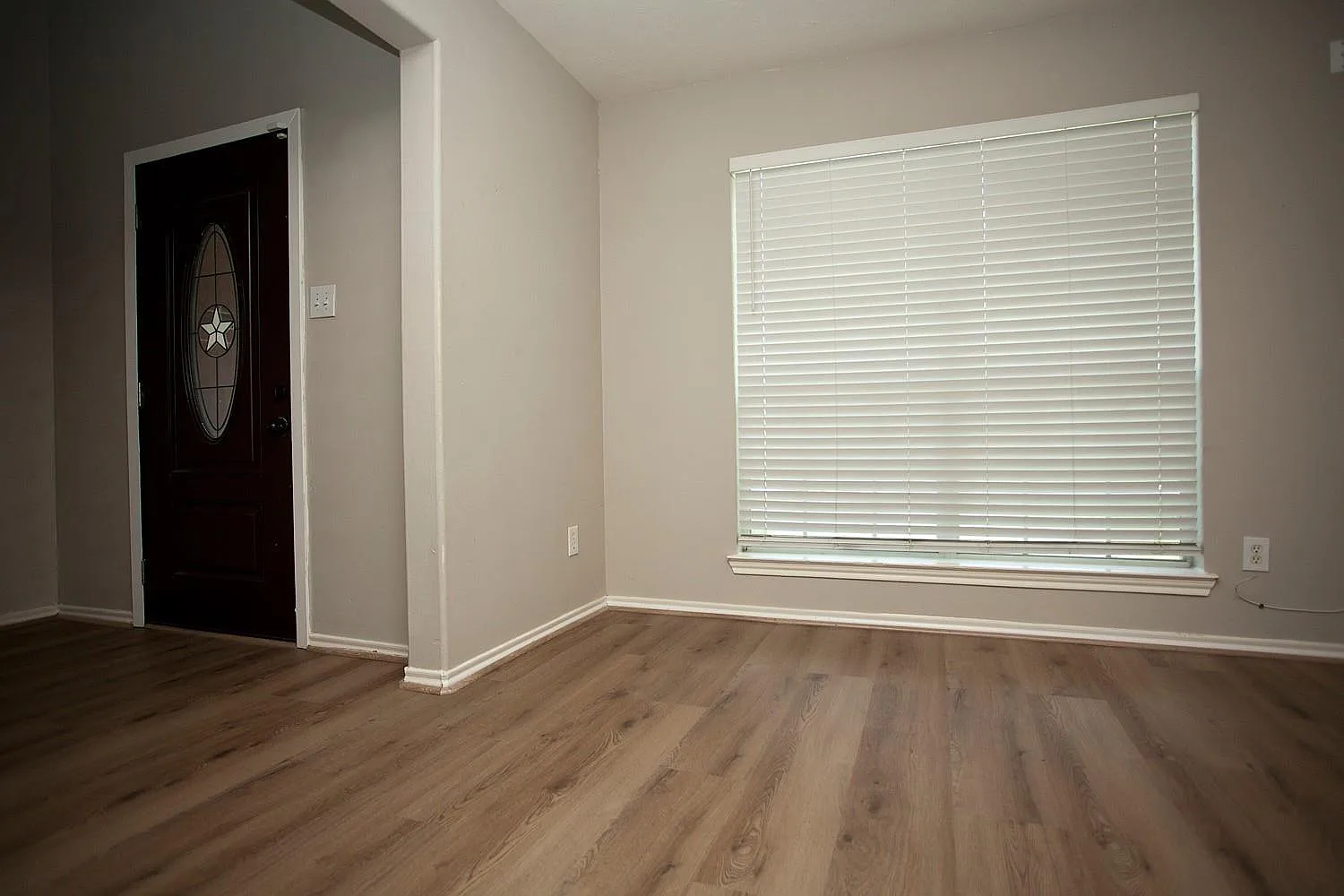 4 bed, 2.5 bath, 2224 sqft, $2,290 — Photo 4
