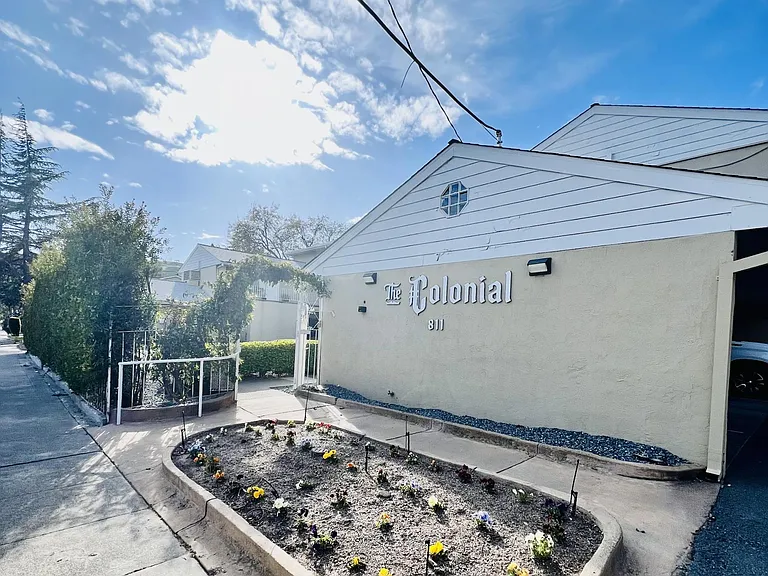 811 Brown St #J — Photo 16