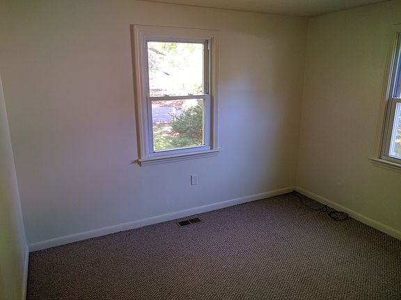4th image of 14 Leonard Dr