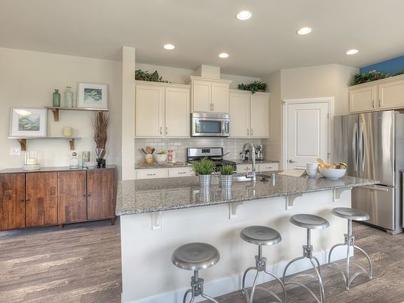4th image of 707 207th St SW #27