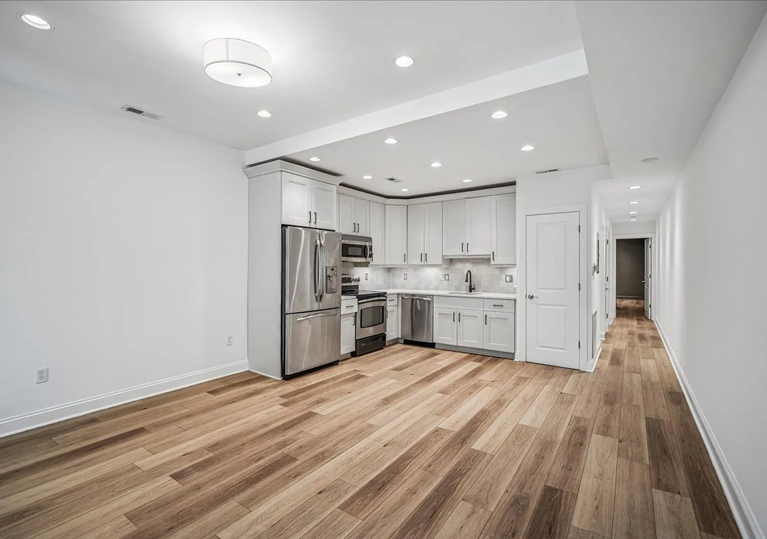 Modern 2BR 2BA Apartment in Columbia Heights — Photo 4