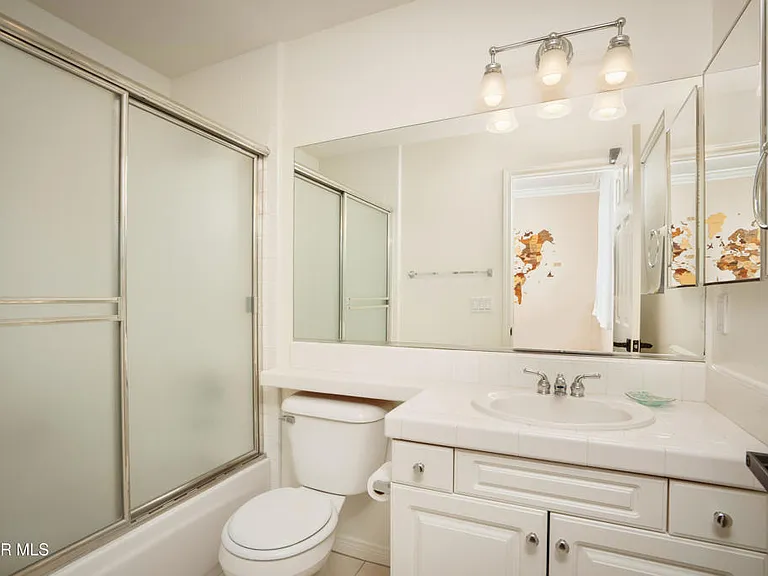 1004 Lambourne Pl — Photo 23