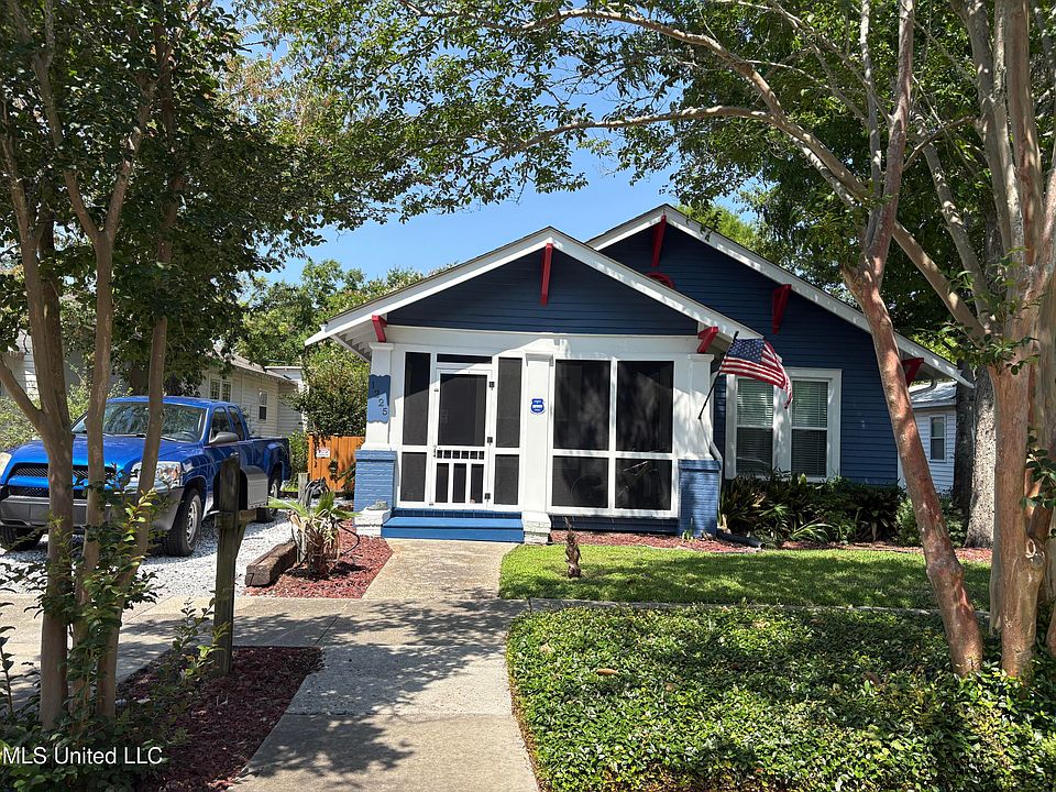 1st image of 1225 32nd Ave