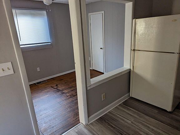 4th image of 152 Collingwood Ave