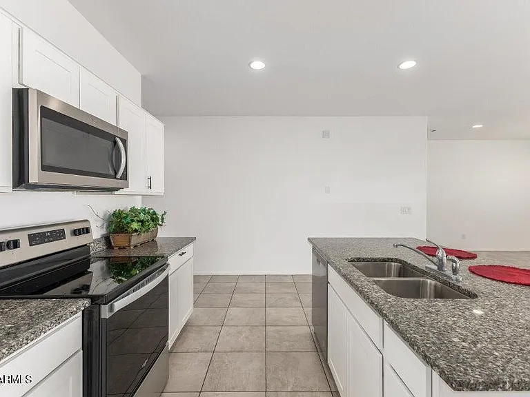 1180 W Paradise Way — Photo 4