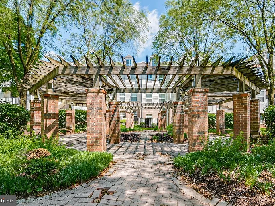 8951 Town Center Cir #303