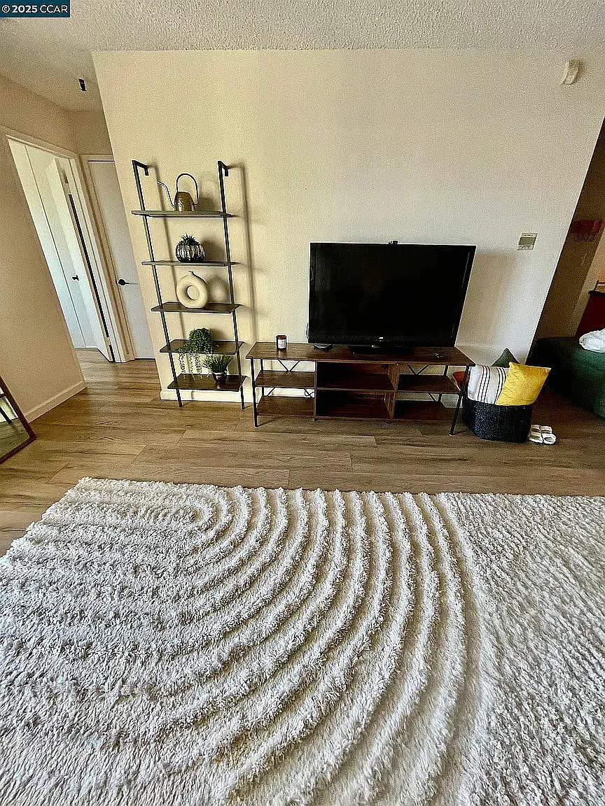 325 Lenox Ave — Photo 4