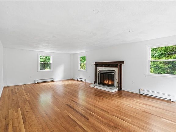 5th image of 37 Orchard Dr