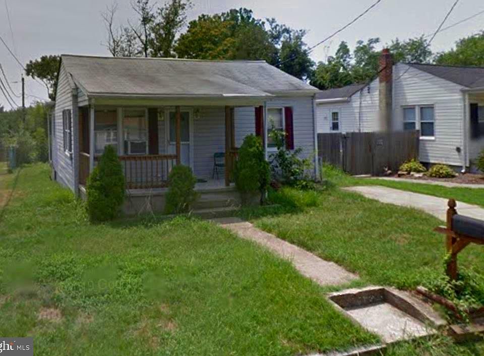 2nd image of 907 Amelia Ave NE