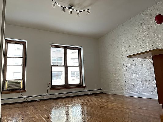 1st image of 121 W 95th St APT 4R