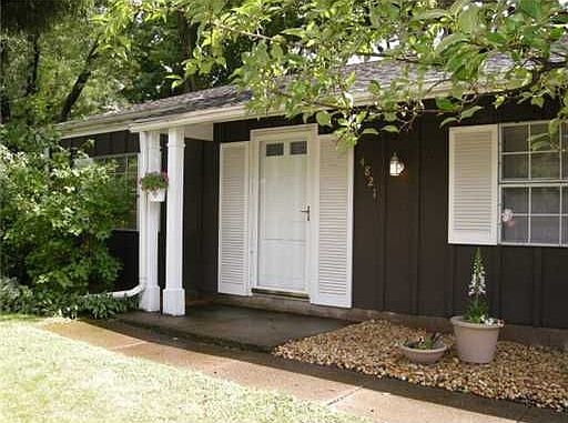 3rd image of 4821 Balmoral Ct
