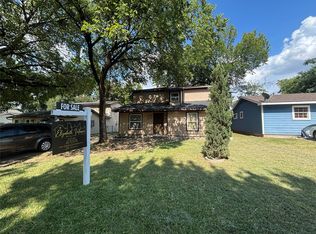 910 NE 31st St, Grand Prairie, TX 75050