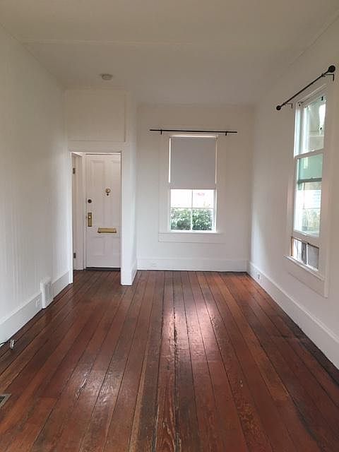 Livingroom facing entry