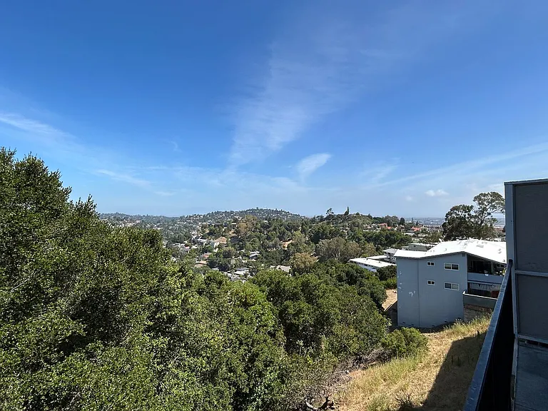 2760 Melendy — Photo 8