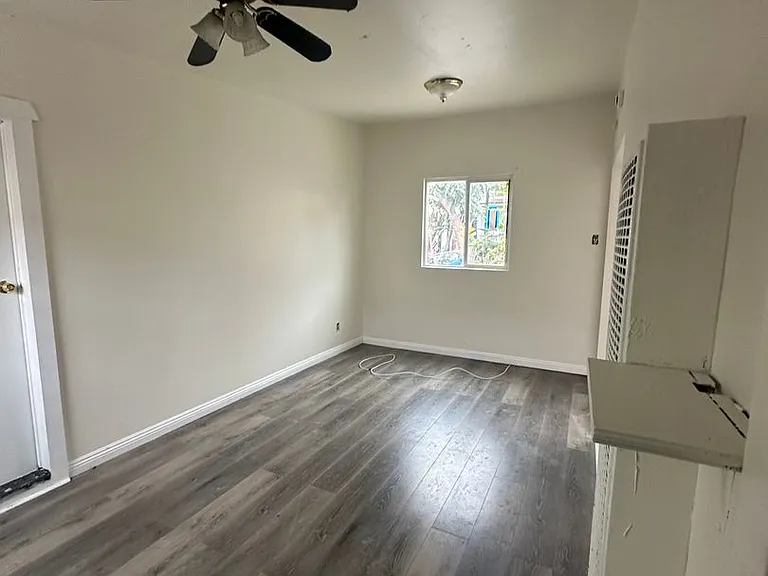 1304 Amalia Ave — Photo 3