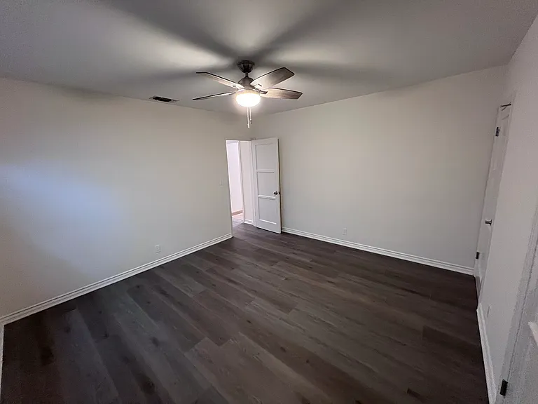 10650 Camarillo St #1 — Photo 15