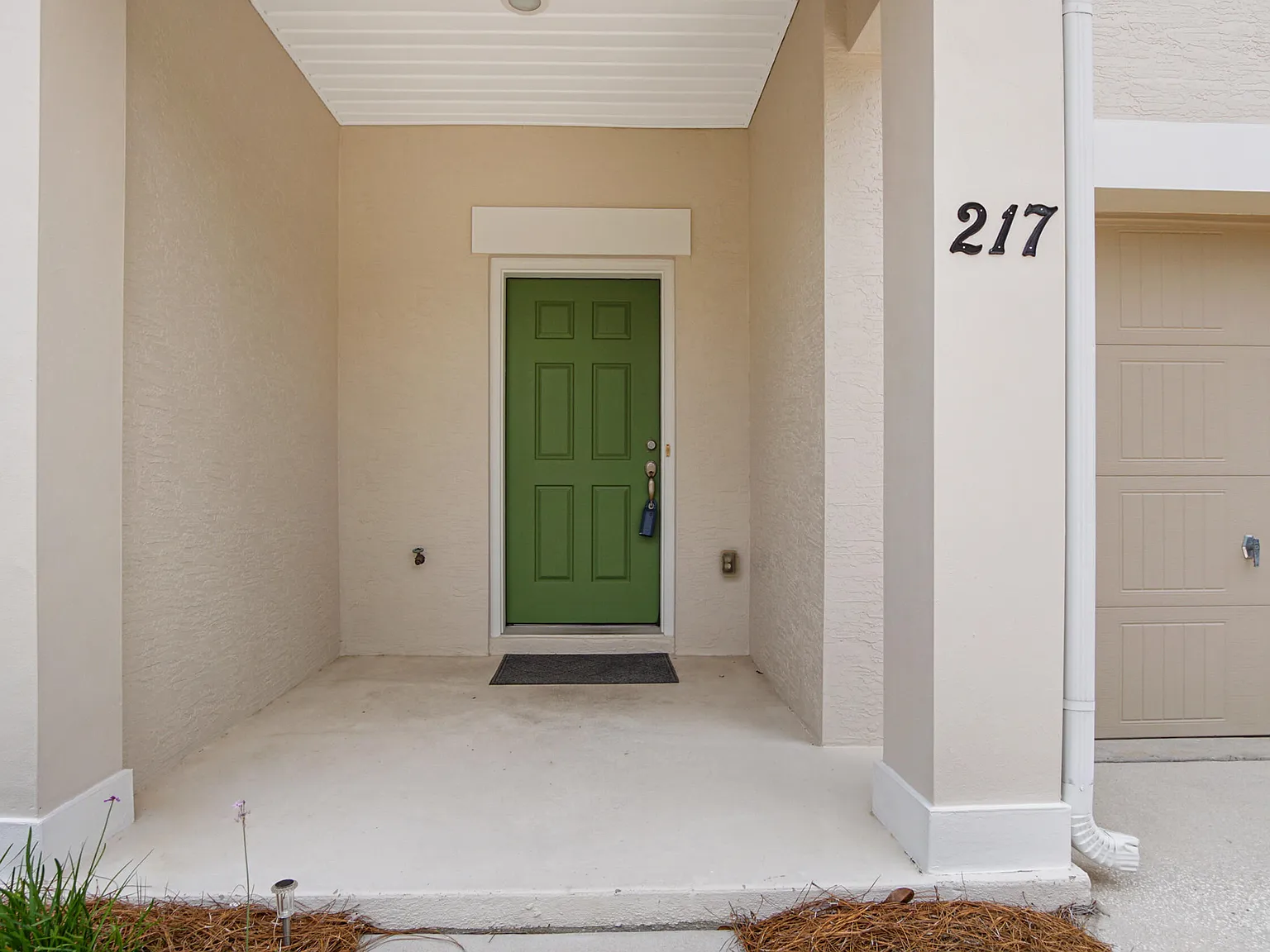 3 bed, 2.5 bath, 1577 sqft, $2,150 — Photo 2