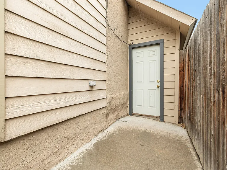 2482 W Argyle Pl — Photo 17