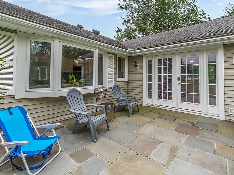 108 Colonese Rd — Photo 12